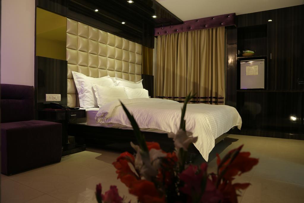 Hotel Sri Nanak Continental Delhi  Bagian luar foto