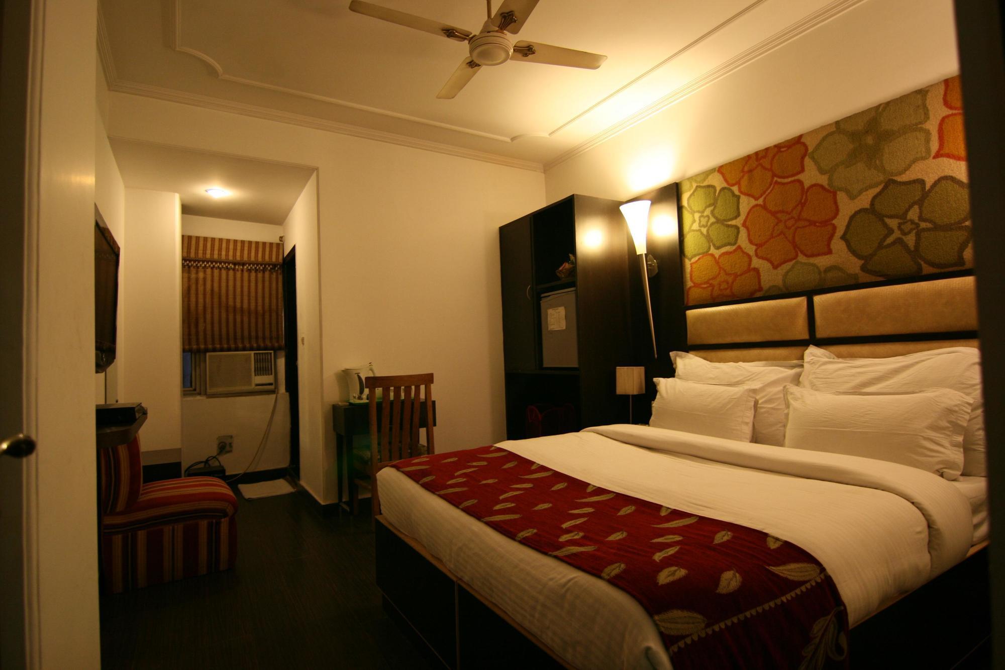 Hotel Sri Nanak Continental Delhi  Bagian luar foto