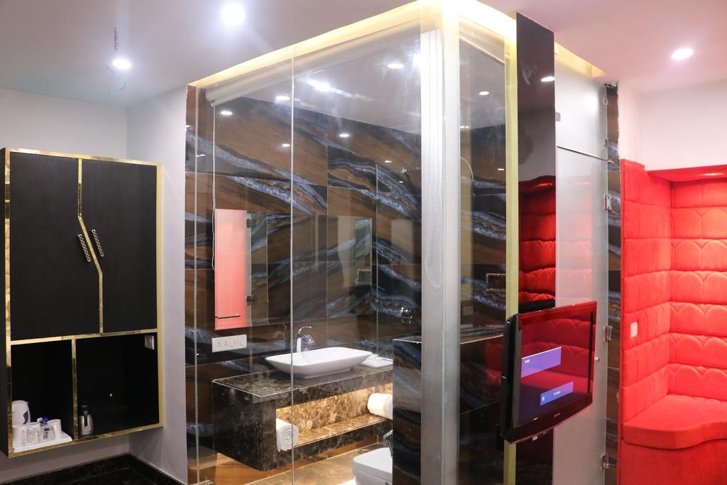 Hotel Sri Nanak Continental Delhi  Bagian luar foto