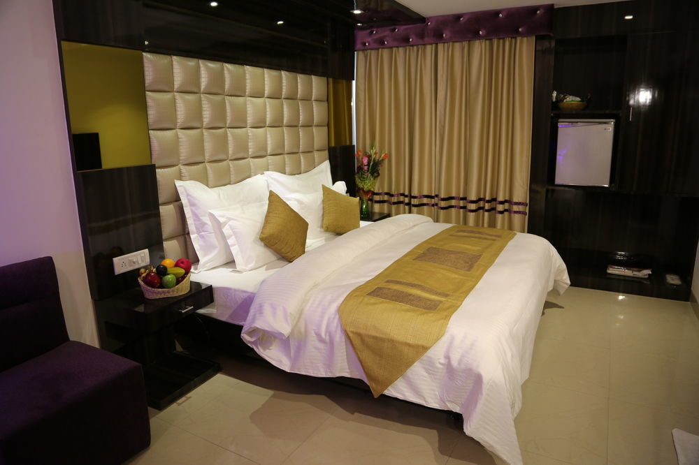 Hotel Sri Nanak Continental Delhi  Bagian luar foto