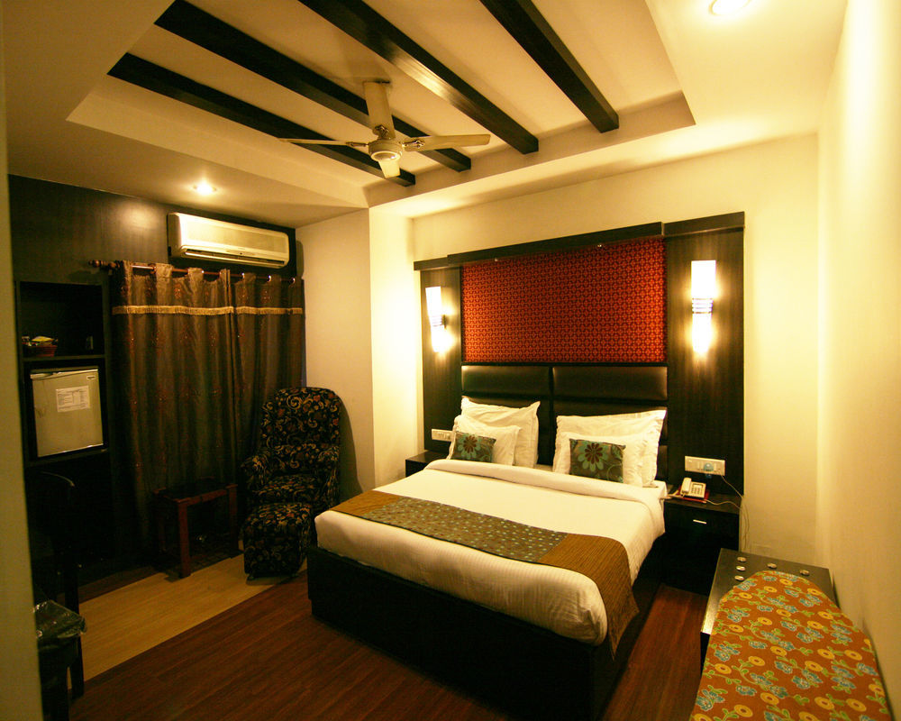 Hotel Sri Nanak Continental Delhi  Bagian luar foto