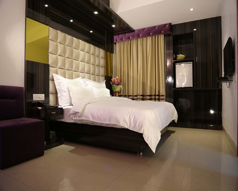 Hotel Sri Nanak Continental Delhi  Bagian luar foto
