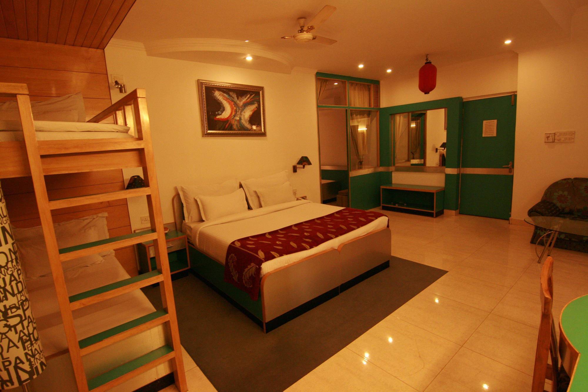 Hotel Sri Nanak Continental Delhi  Bagian luar foto