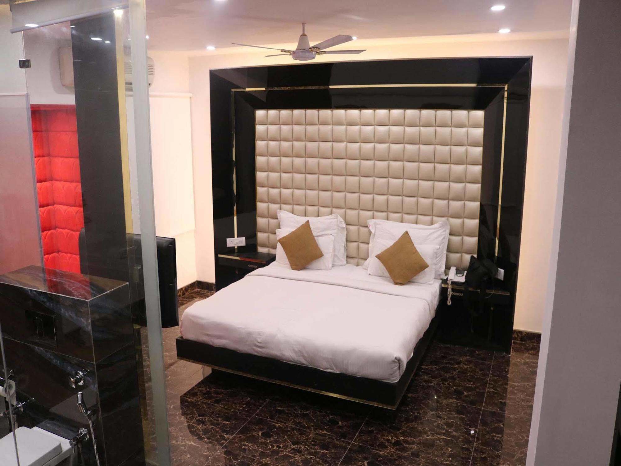 Hotel Sri Nanak Continental Delhi  Bagian luar foto