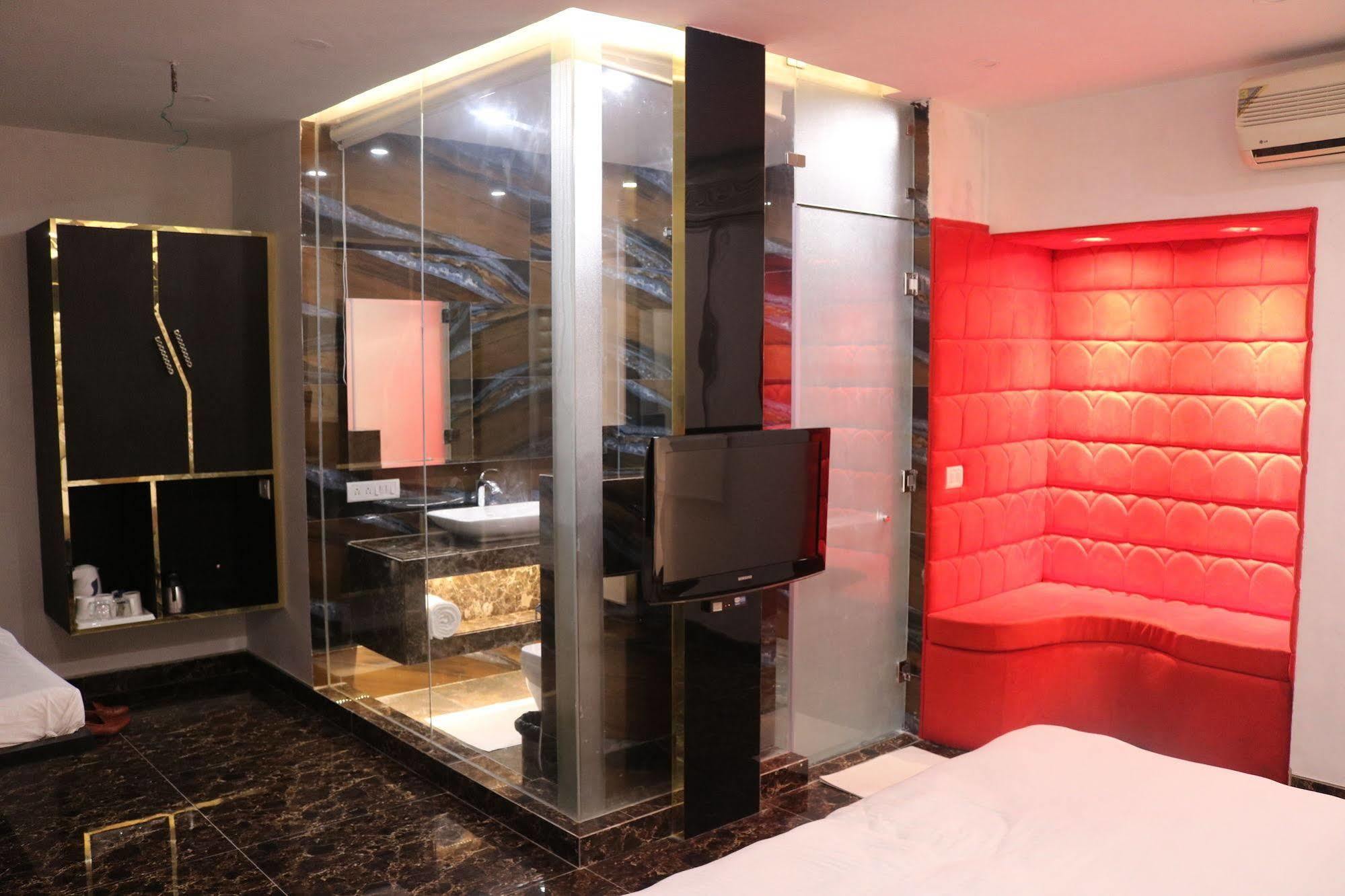 Hotel Sri Nanak Continental Delhi  Bagian luar foto