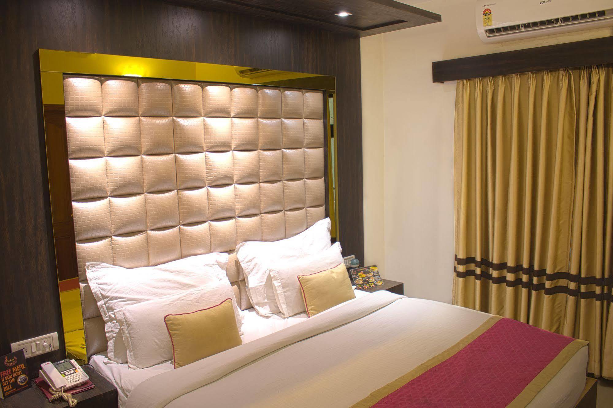 Hotel Sri Nanak Continental Delhi  Bagian luar foto